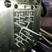 Fistula needle hub mold/mould